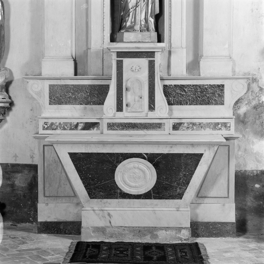 autel, gradins d'autel (2), tabernacle (autel tombeau, autel secondaire, tabernacle architecturé)