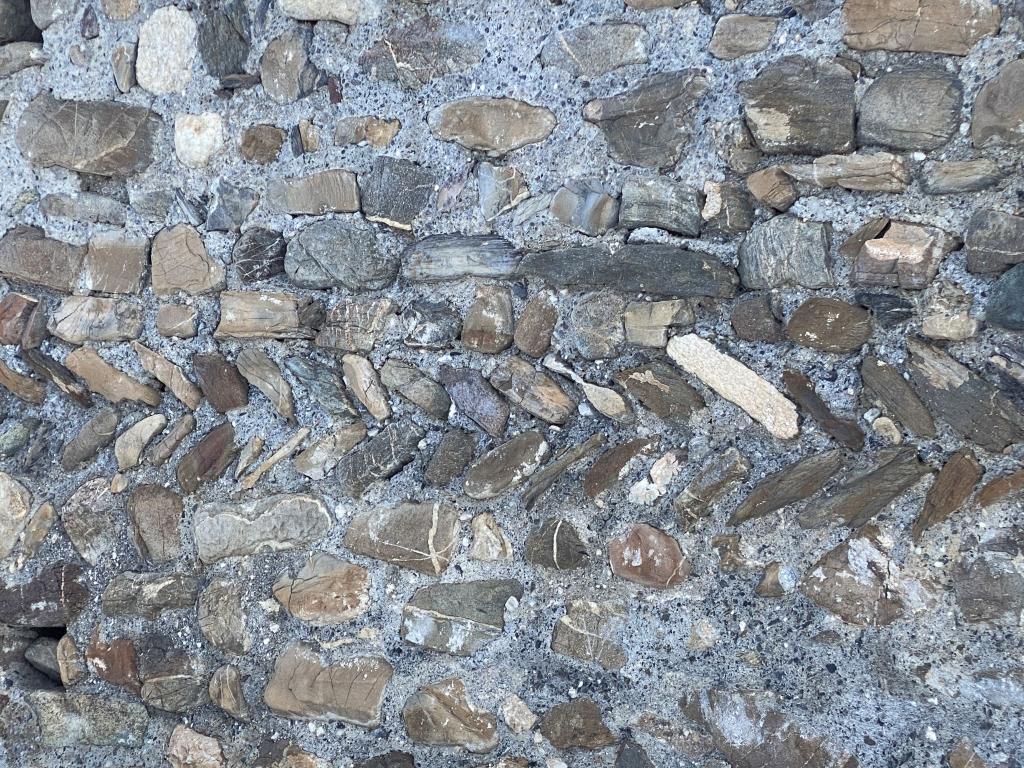 Détail de l'opus spicatum de basse ligne sur le mur nord.