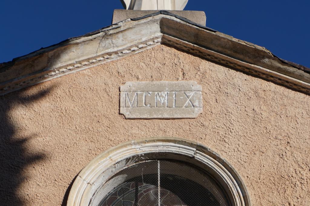 Détail du cartouche depuis l'ouest.