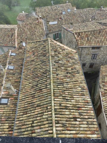 Toit, vue d'ensemble prise de l'ouest.