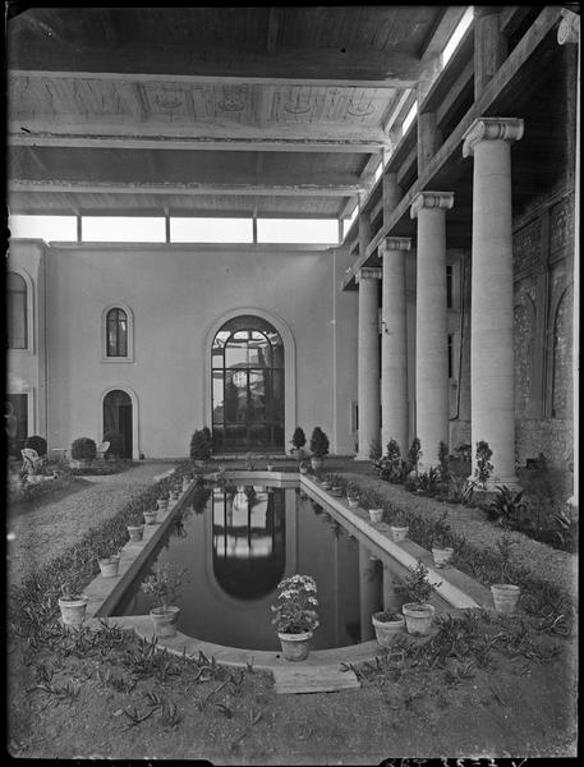 maison de villégiature (villa balnéaire) dite Palais Castellamare ou Villa Orlamonde, un temps hôtel de voyageurs sous le nom de Palais Maeterlinck, actuellement immeuble