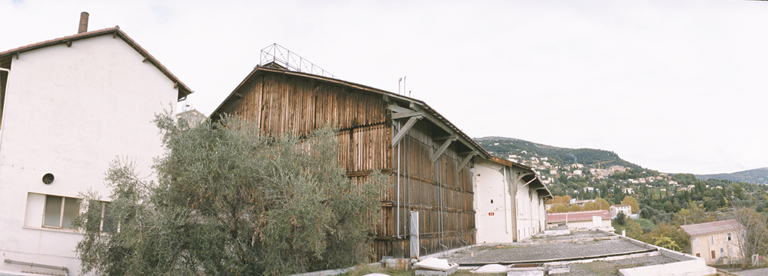 bâtiment conventuel, puis parfumerie Roure-Bertrand, actuellement immeuble de bureaux