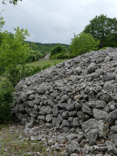 Grand pierrier bâti, quartier des Granges.