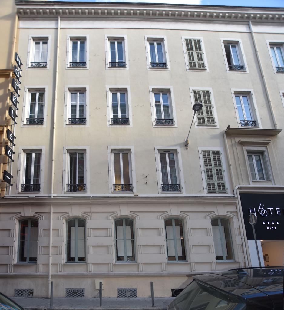 immeuble devenu hôtel de voyageurs dit Hôtel Saint-Louis ou Hôtel Bonfils et Saint-Louis, puis Hôtel des Flandres, actuellement Hôtel 66