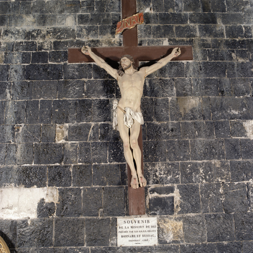 croix monumentale : Christ en croix