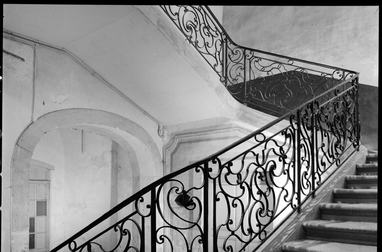 Escalier, vue prise du premier repos.