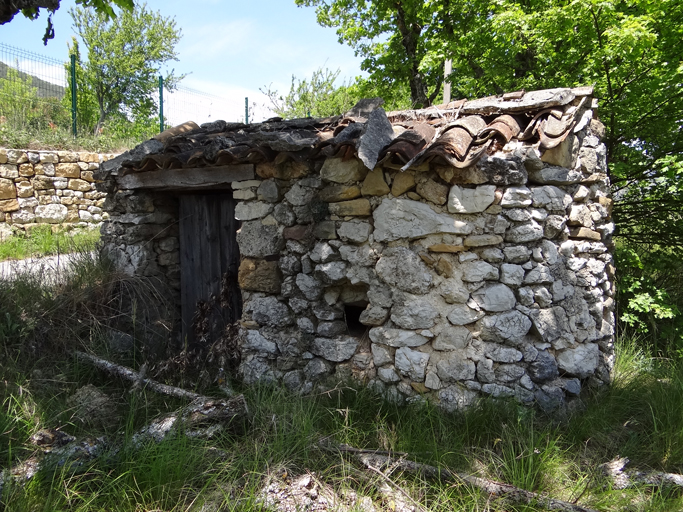 Puits et station de pompage du Château de Ricard.