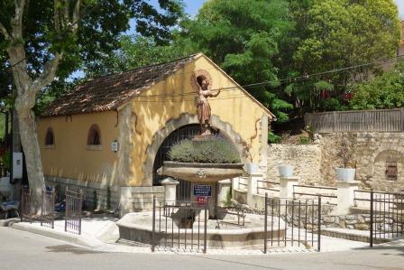 fontaine et lavoir du Caromp