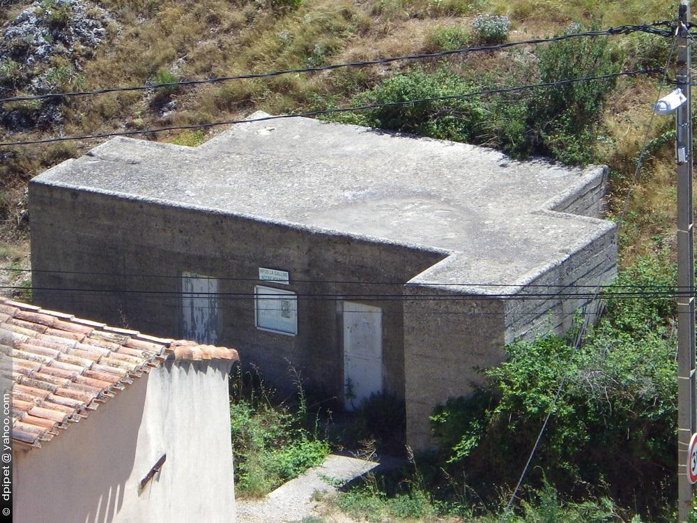 Verrou de La Nerthe, abri de personnel crénelé ouest (A1) vue d'ensemble plongeante