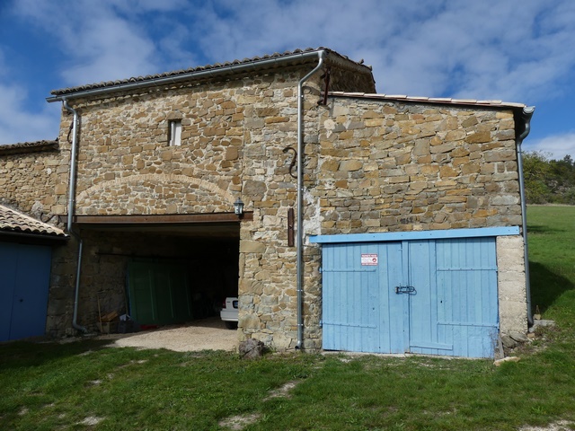 Dépendance agricole orientale. Vue d'ensemble prise du sud.