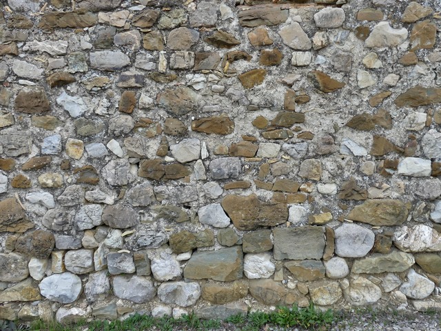 Bâtiment du logis. Elévation est, partie sud. Premier niveau, détail de la maçonnerie.