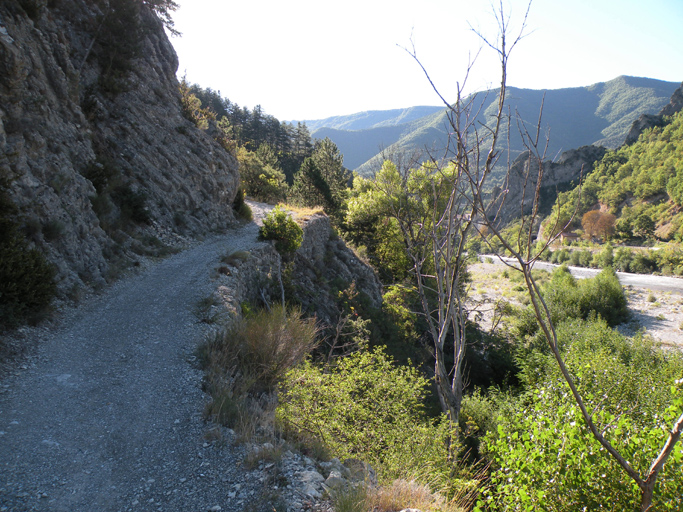 Ancien chemin d'Entrevaux à Annot, passage en amont d'Entrevaux.