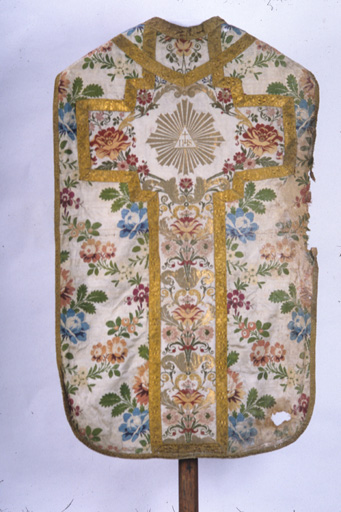 chasuble, étole, voile de calice (ornement blanc)