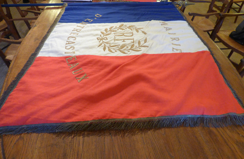 drapeau de la mairie d'Entrecasteaux