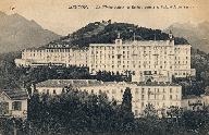 MENTON. - Le Winter-Palace, le Riviera-Palace et l'Hôtel Mont Fleuri. [Hôtels sur la colline des Vignasses.]