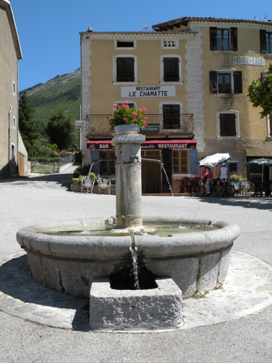 fontaine et lavoir