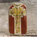 ensemble de vêtements liturgiques (N° 2) : chasuble, étole, manipule, bourse de corporal, voile de calice (ornement rouge)