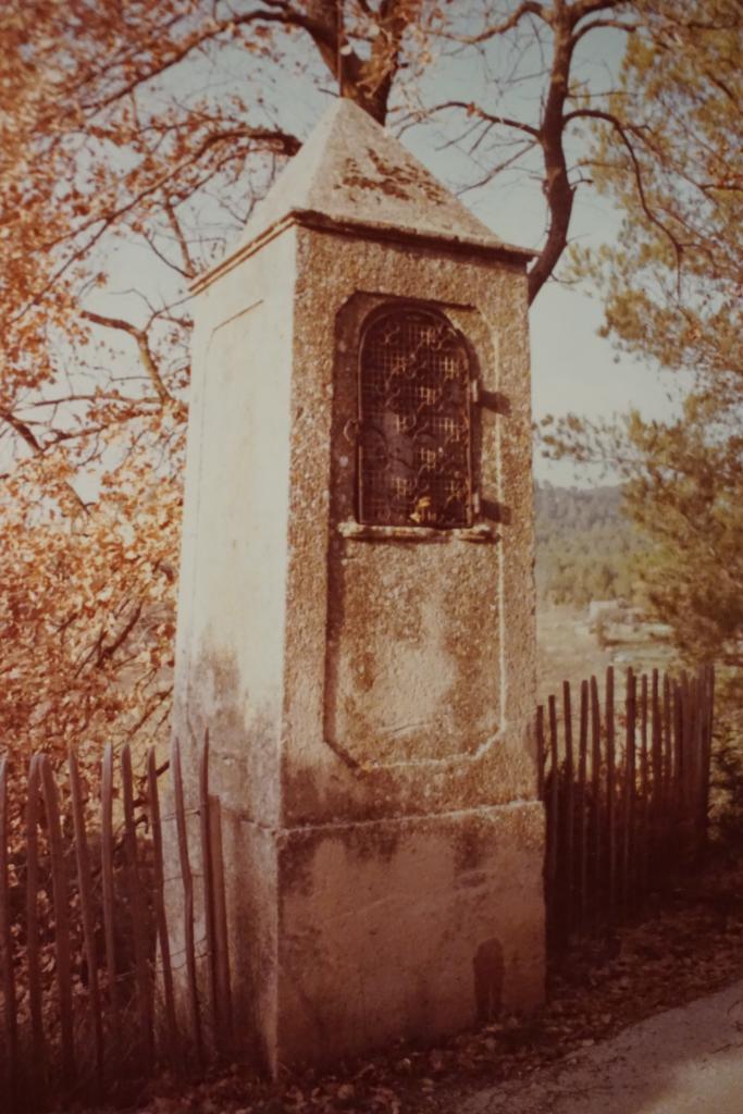 Oratoires, croix monumentales et croix de chemin (La Roquebrussanne)