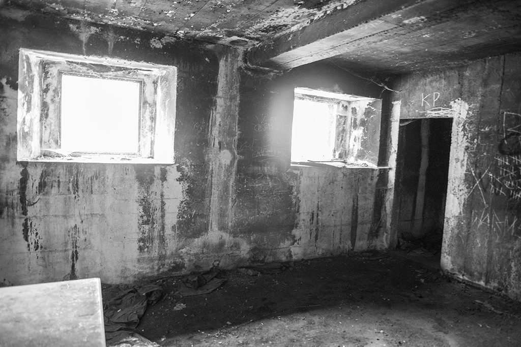 Verrou du Pont-de-Joux, abri de personnel remployant un bâtiment préexistant, intérieur bétonné