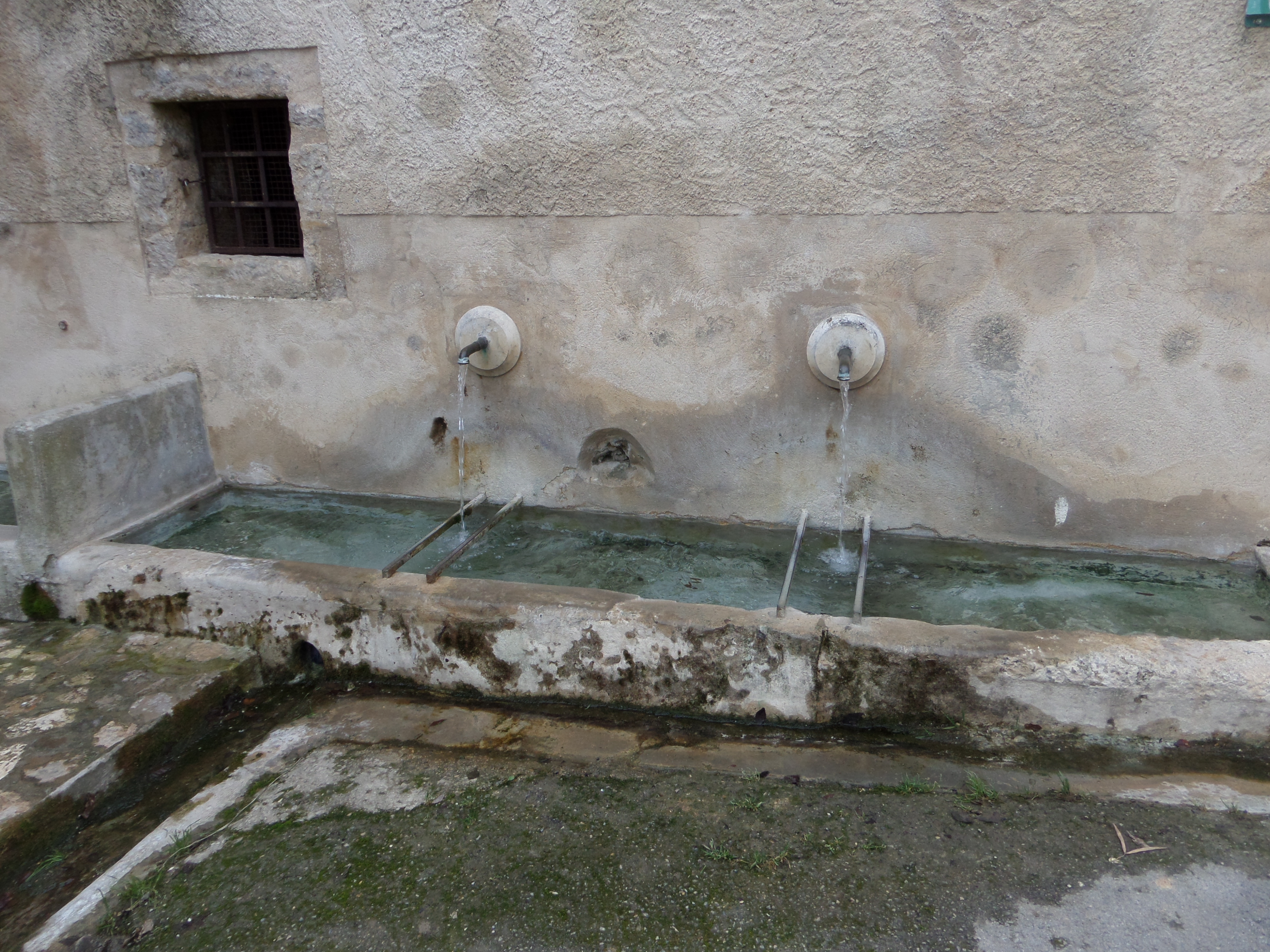 Fontaine et lavoir dite la fontaine du lavoir