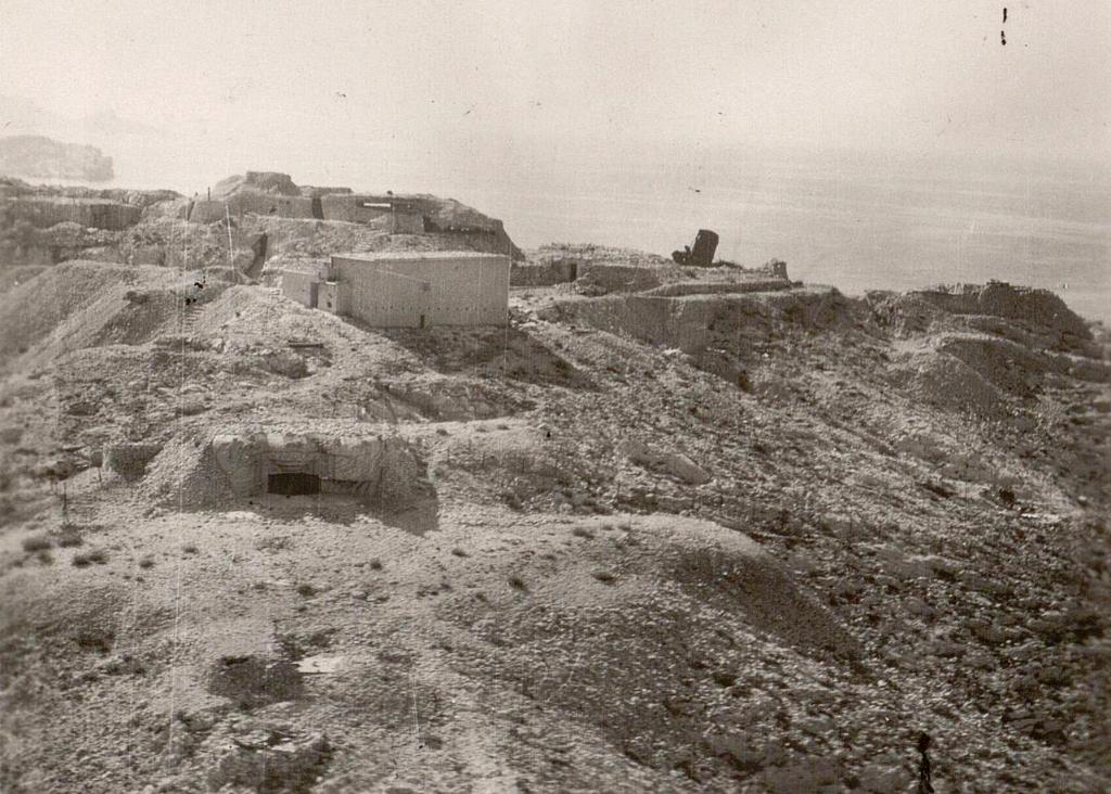 [Vue aérienne nord de la partie ouest du Fort Napoléon],1946. 