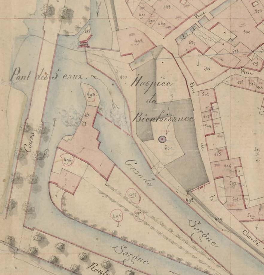 Plan de masse et de situation d’après le cadastre napoléonien de L’Isle-sur-la-Sorgue, 1828 (section N hospice de bienfaisance). Echelle 1/1250.
