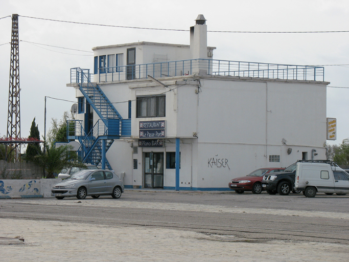 port de commerce, actuellement port de plaisance municipal dit bassin Saint-Louis