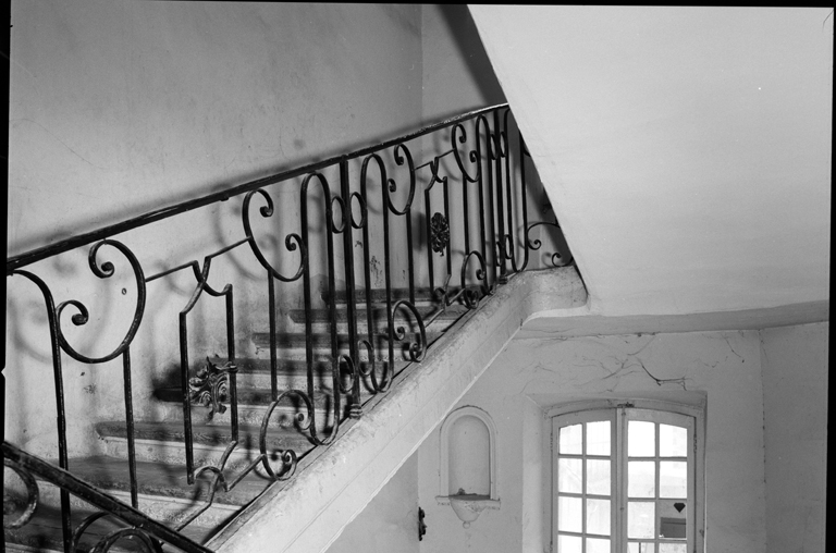 Escalier avec niche, vue prise du premier étage.