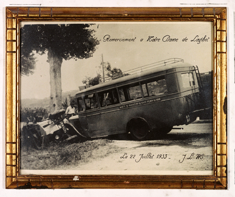 ex-voto, tableau : Accident de car contre un arbre