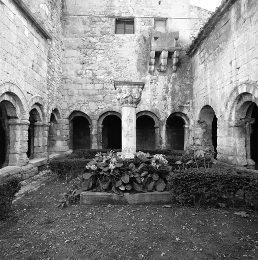 Cloître, galerie est : élévation sur le préau.