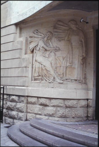 ensemble de deux bas-reliefs