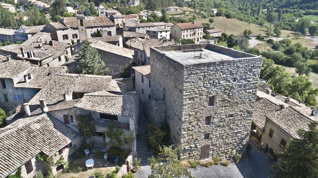 tour-donjon seigneuriale, puis maison, dite Tour Carrée