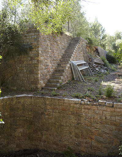 Coupure interne dans le rempart 4-7 du fort; fossé intérieur coupant le chemin de ronde.