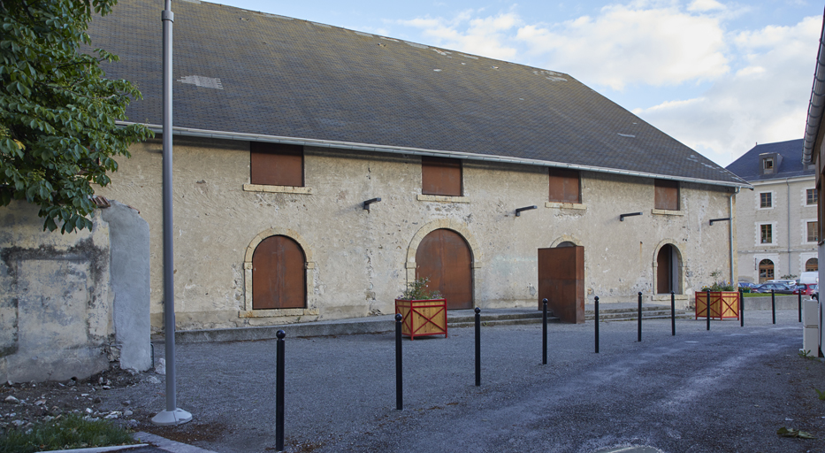 Quartier militaire Sud-Est d'Embrun, ancienne chapelle du couvent des capucins devenue arsenal, mur gouttereau collatéral nord 