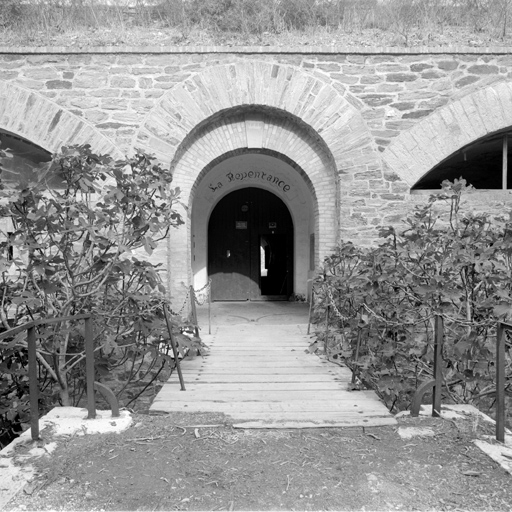 Batterie centrale. Vue extérieure de l'entrée.