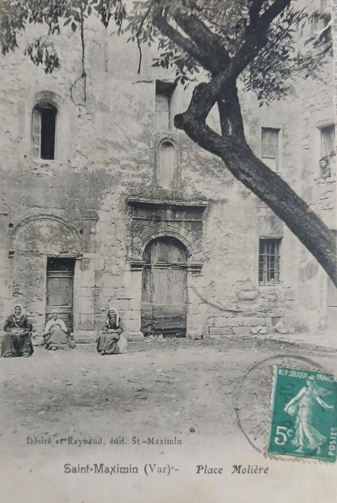 Saint-Maximin (Var). – Place Molière, [Partie du couvent des dominicaines de Barboulin.], [premier quart du 20e siècle.]