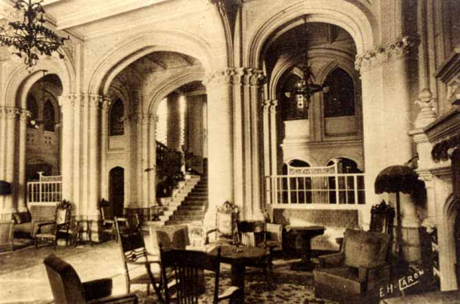 maison dite Château Sainte-Ursule ou Château des Tours, puis hôtel de voyageurs dit Hôtel du Parc, actuellement Résidence du Parc Vallombrosa