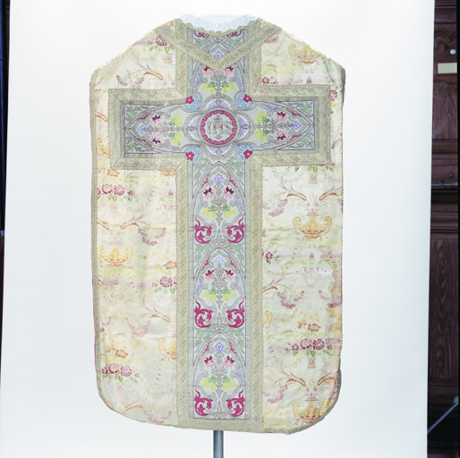 ensemble de vêtements liturgiques (N° 3) : chasuble, étole, manipule, bourse de corporal, voile de calice (ornement blanc)