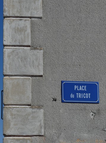 Pignon nord, angle est. Décor façonné de fausse chaîne harpée.