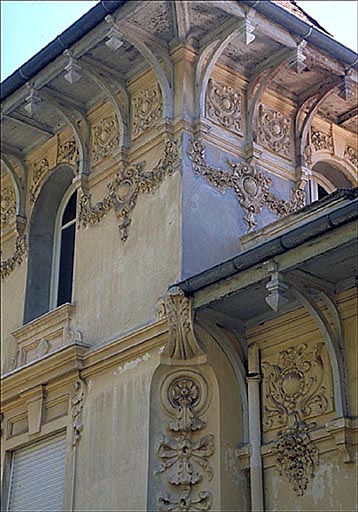 Cap d'Ail, Villa Paloma. Décor sculpté et aisseliers décoratifs.