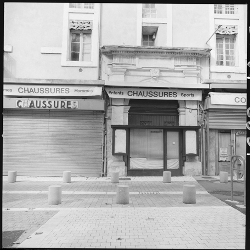 hôpital actuellement commerces et immeuble à logements