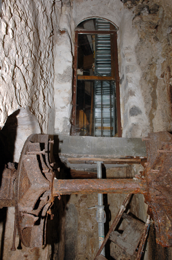 moulin à huile et à farine, puis usine de taillanderie, actuellement immeuble à logements et magasin de commerce