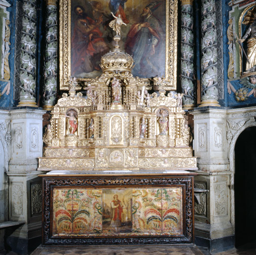 Ensemble du maître-autel (autel, gradins d'autel (2), tabernacles (2), exposition, lambris de demi-revêtement, vantaux (2), retable)