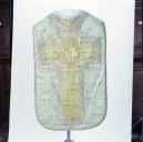 ensemble de vêtements liturgiques : chasuble, étole, voile de calice (ornement vert)