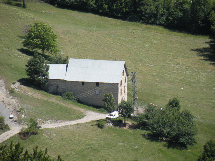 Vue d'ensemble de la ferme du Col de Toutes Aures.