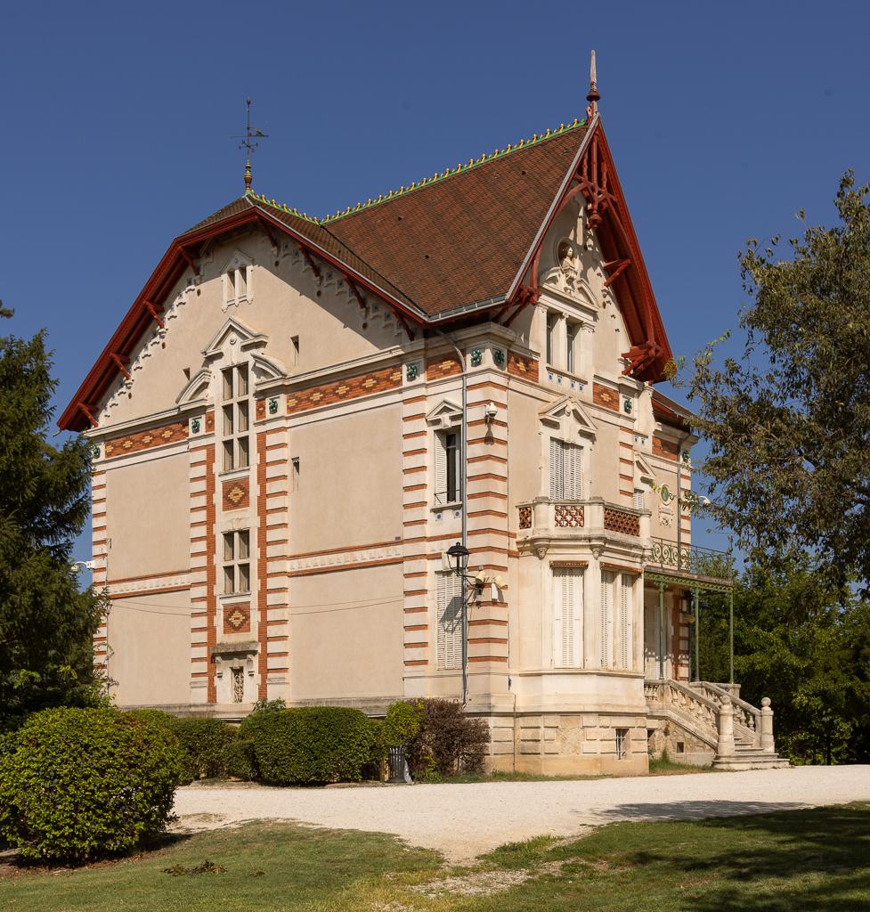 Façades ouest et sud : vue générale. 