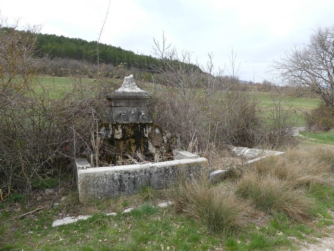 réservoir et fontaine-lavoir