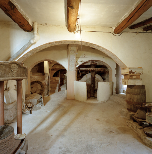 moulin à farine, à huile, à ressence et filature, actuellement immeuble à logements