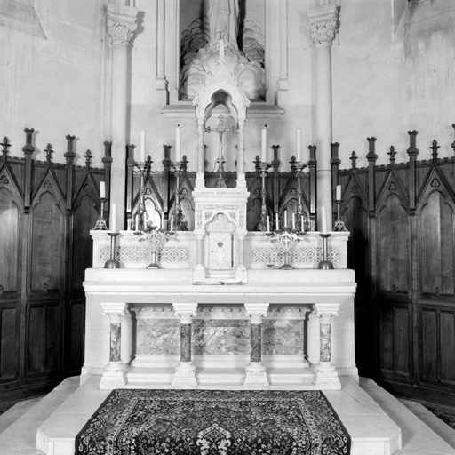 autel, gradins d'autel, tabernacle, dais d'autel, degrés d'autel (maître-autel)