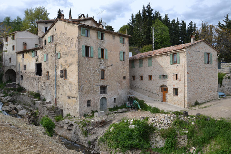 moulin à farine, à huile et à ressence, actuellement logement